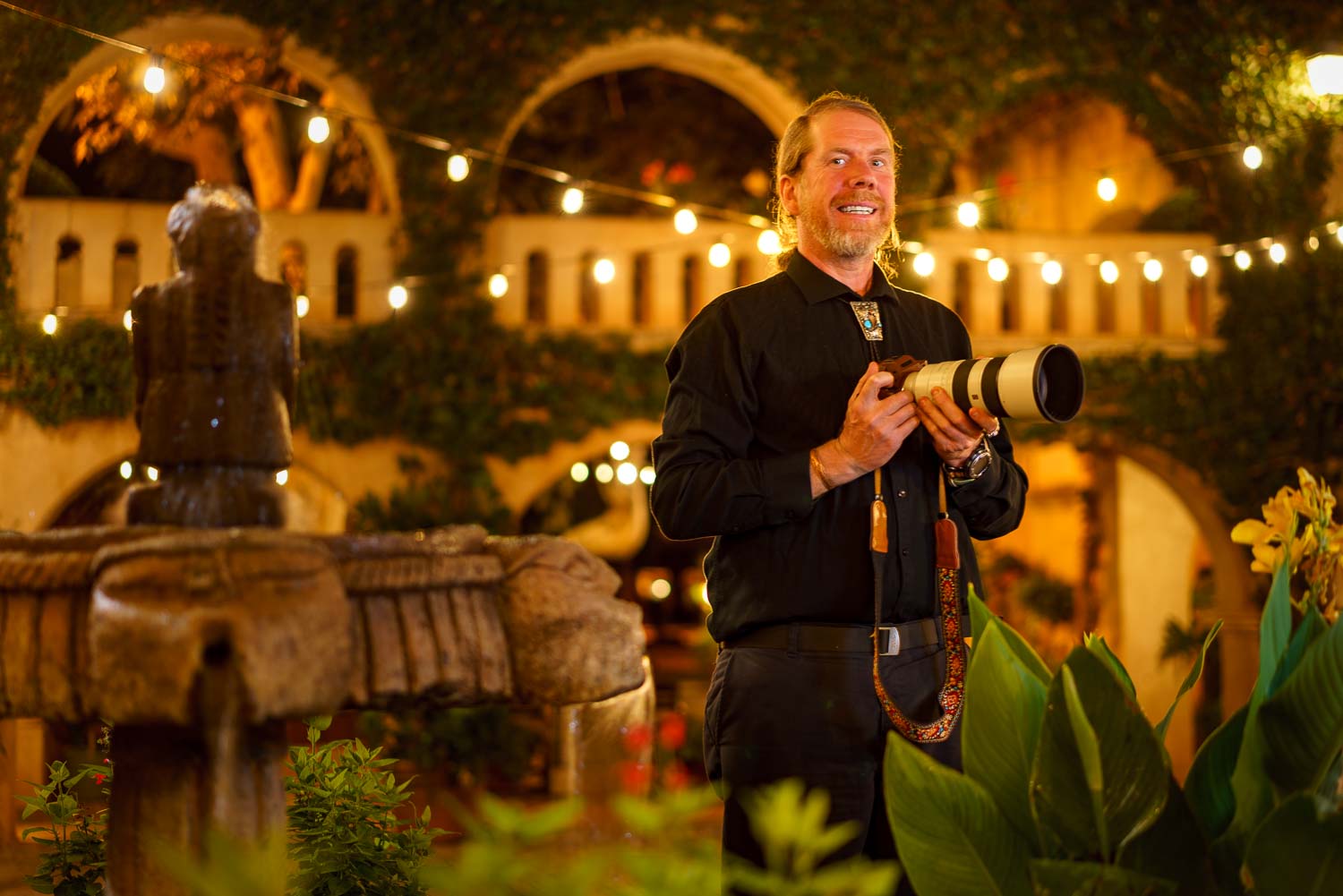 Sedona-wedding-photographer-Zach Rohe Zach Rohe, Sedona wedding photographer takes a picture at Tlaquepaque Village in Arizona.