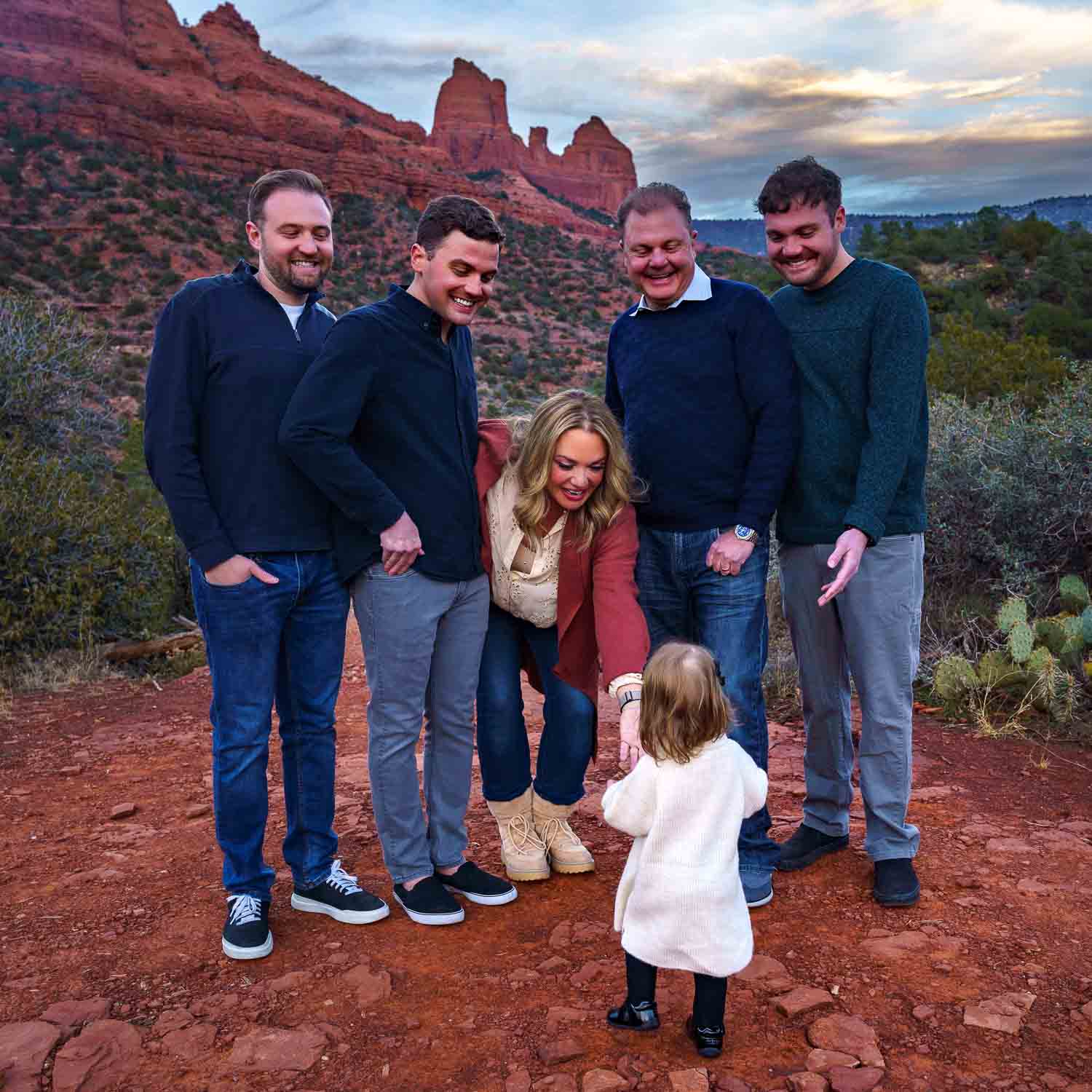 sedona-family-photo-munds wagon trail head sedona family photo munds wagon trail head